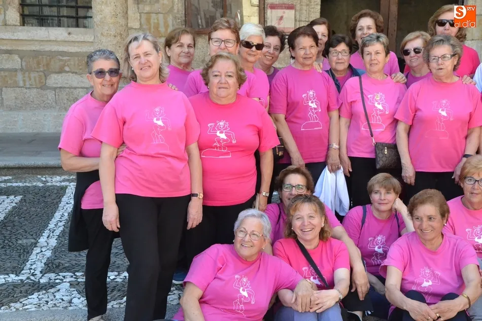 Foto 5 - Las 63 participantes en el taller de gimnasia de Amanecer festejan el fin de curso  