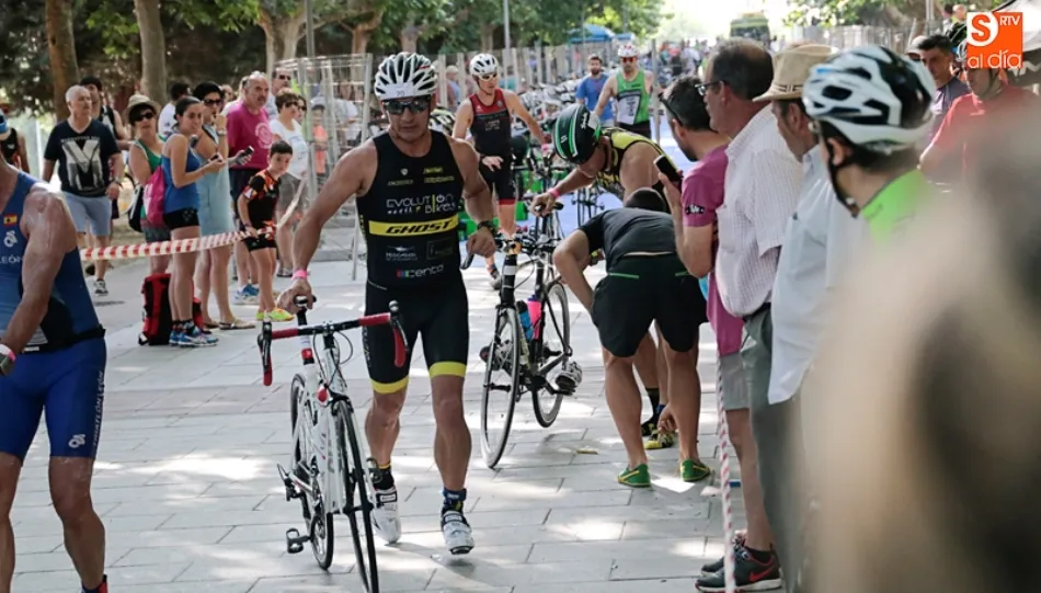 Foto 2 - El IV Triatl&oacute;n Media Distancia de Salamanca reunir&aacute; a 380 participantes
