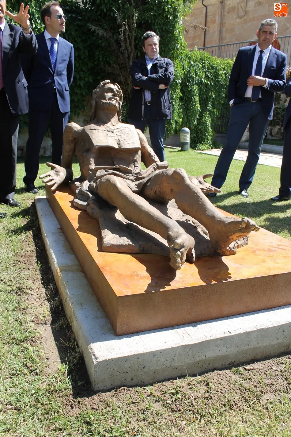 Foto 7 - El grupo escult&oacute;rico &lsquo;Cristo vuelve al Padre&rsquo; se suma a la colecci&oacute;n permanente de Venancio...