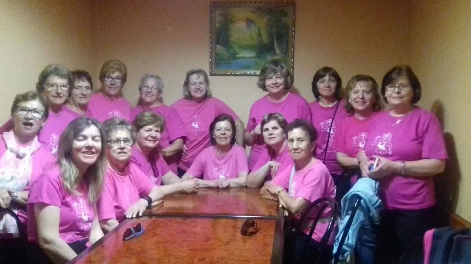 Foto 11 - Las 63 participantes en el taller de gimnasia de Amanecer festejan el fin de curso  