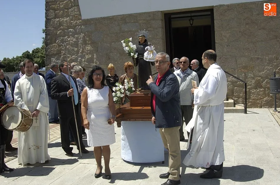 Foto 10 - Los vecinos de Campillo de Azaba arropan a San Antonio en su procesi&oacute;n anual  