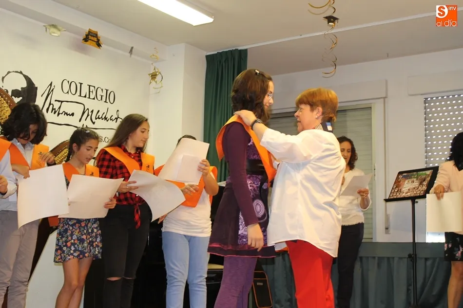 Foto 9 - Entrega de las becas de graduaci&oacute;n a los alumnos del Colegio Antonio Machado