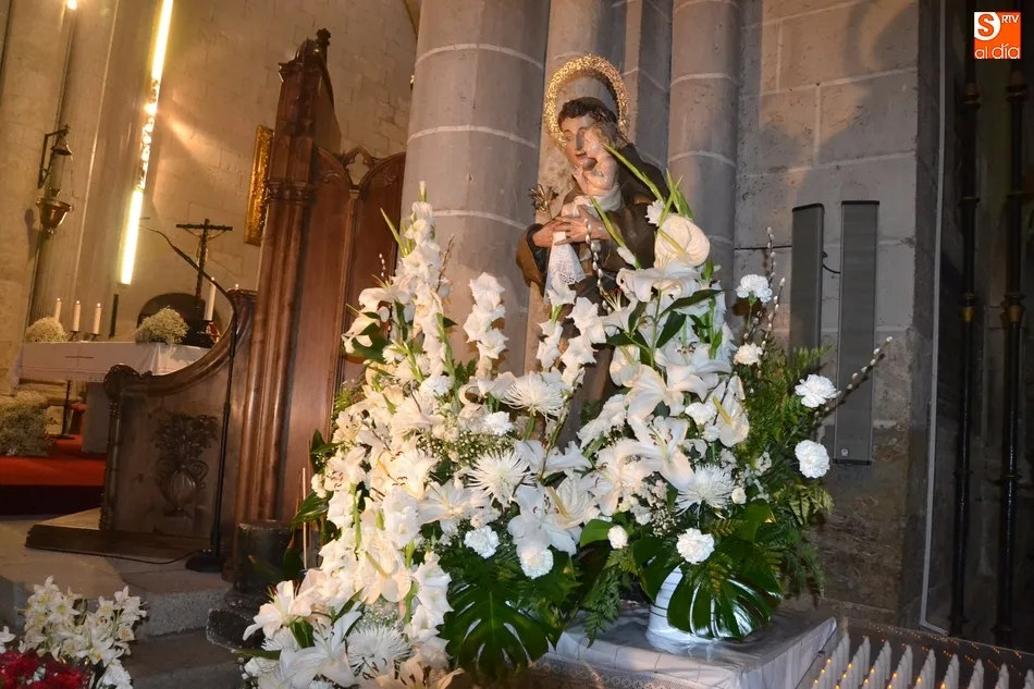 Foto 6 - San Antonio cierra su novena con una ampl&iacute;sima asistencia de fieles  