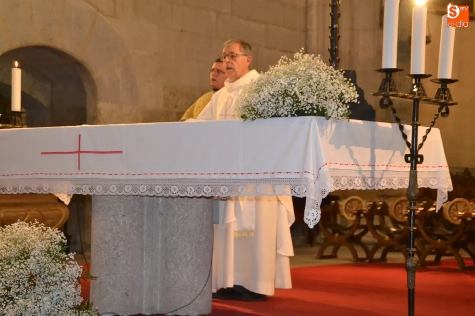 Foto 3 - San Antonio cierra su novena con una ampl&iacute;sima asistencia de fieles  