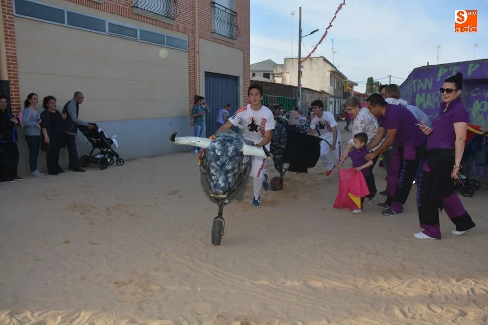Foto 11 - Los ni&ntilde;os, grandes protagonistas del primer d&iacute;a de fiestas de Topas