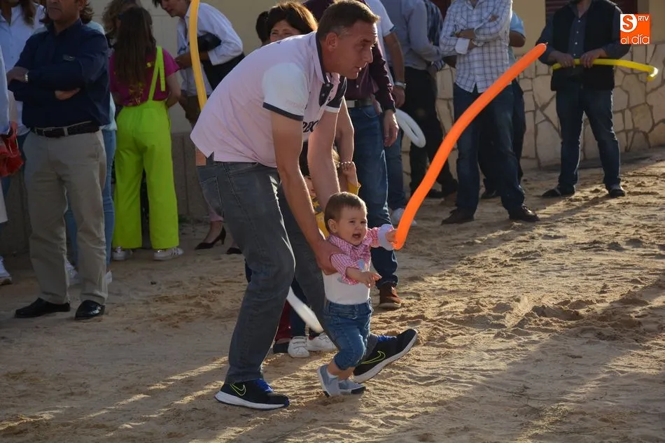 Foto 10 - Los ni&ntilde;os, grandes protagonistas del primer d&iacute;a de fiestas de Topas