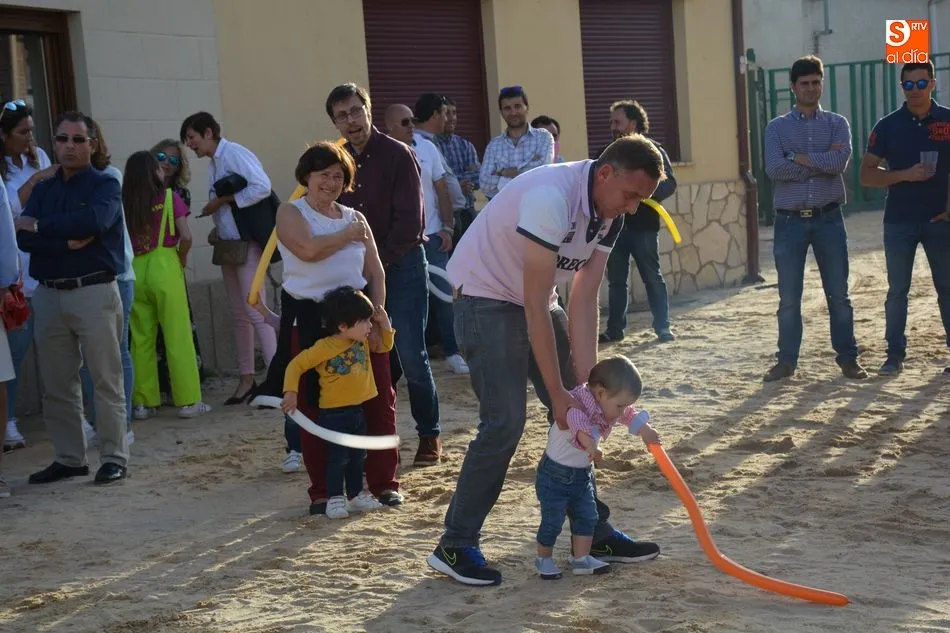 Foto 9 - Los ni&ntilde;os, grandes protagonistas del primer d&iacute;a de fiestas de Topas
