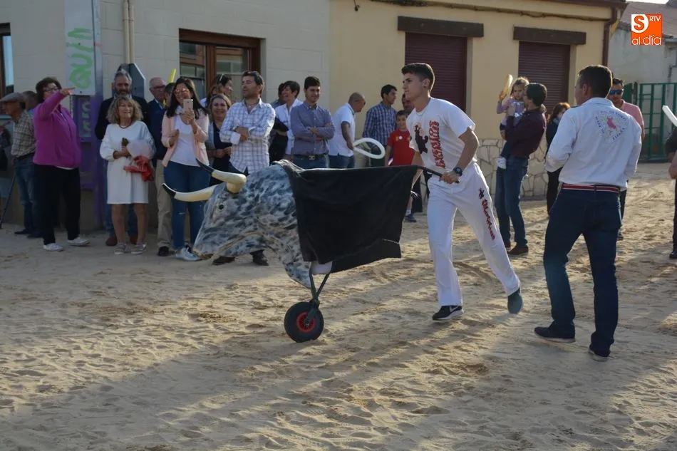 Foto 8 - Los ni&ntilde;os, grandes protagonistas del primer d&iacute;a de fiestas de Topas