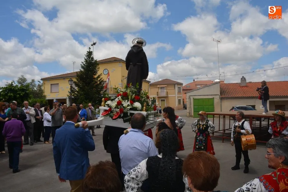 Procesión en honor a San Antonio de Padua en Topas