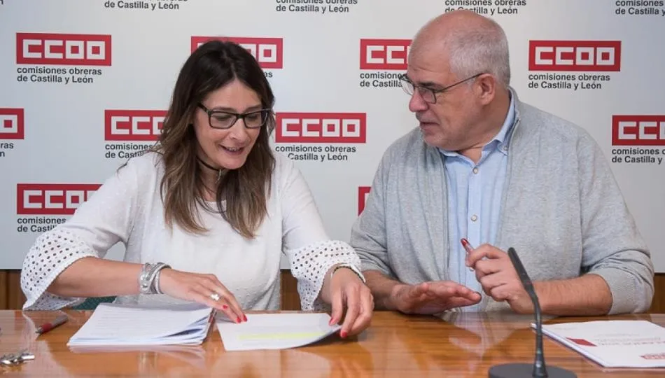 Yolanda Martín, secretaria regional de Igualdad de CC OO, a la izquierda