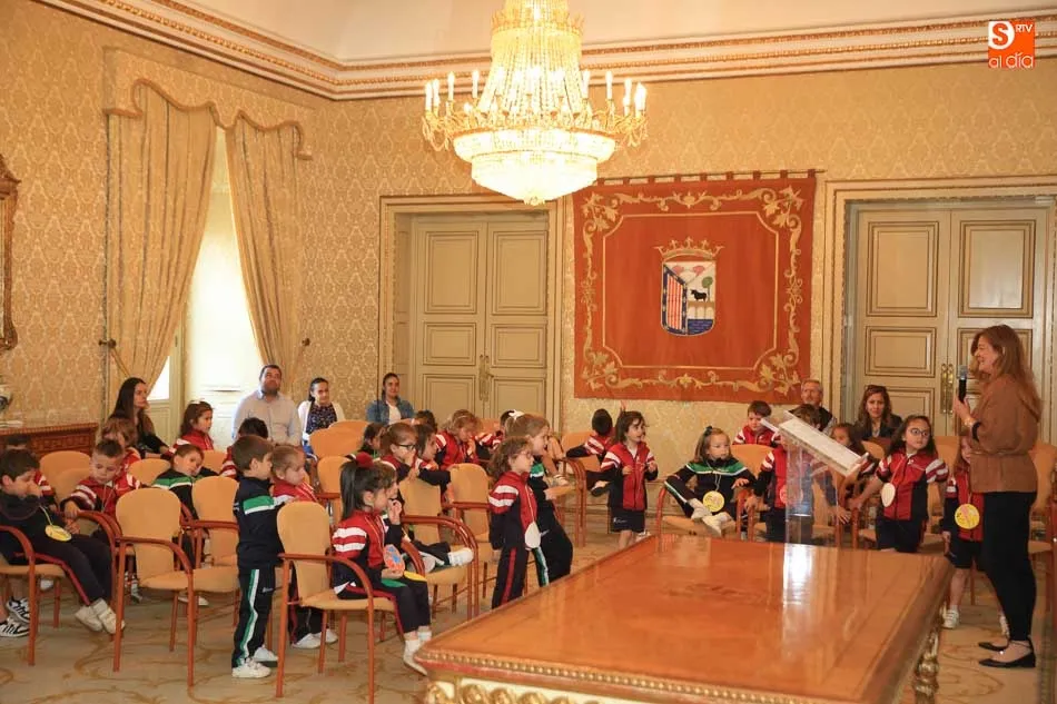 Foto 4 - Divertida visita al Ayuntamiento de alumnos del Colegio Santa Teresa de Jes&uacute;s