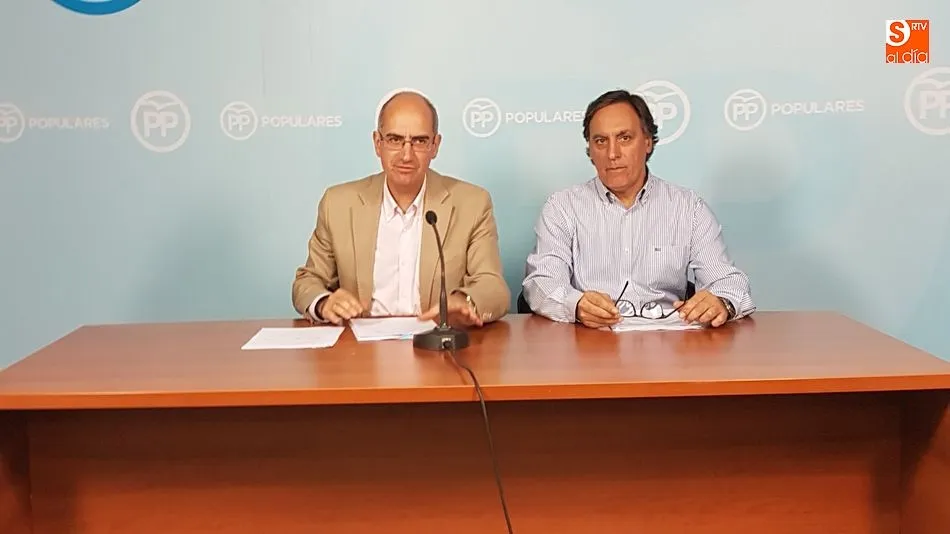 El presidente del PP, Javier Iglesias y Carlos García Carbayo, secretario provincial