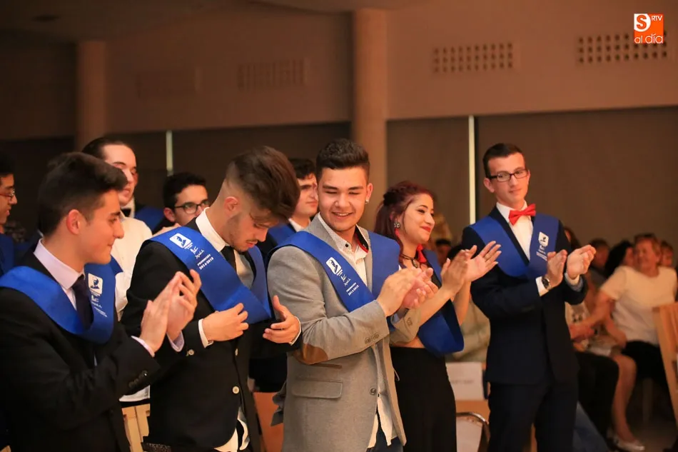 Foto 9 - Emotiva graduaci&oacute;n de los alumnos del colegio Antonio Machado en el Auditorio de Caja Duero