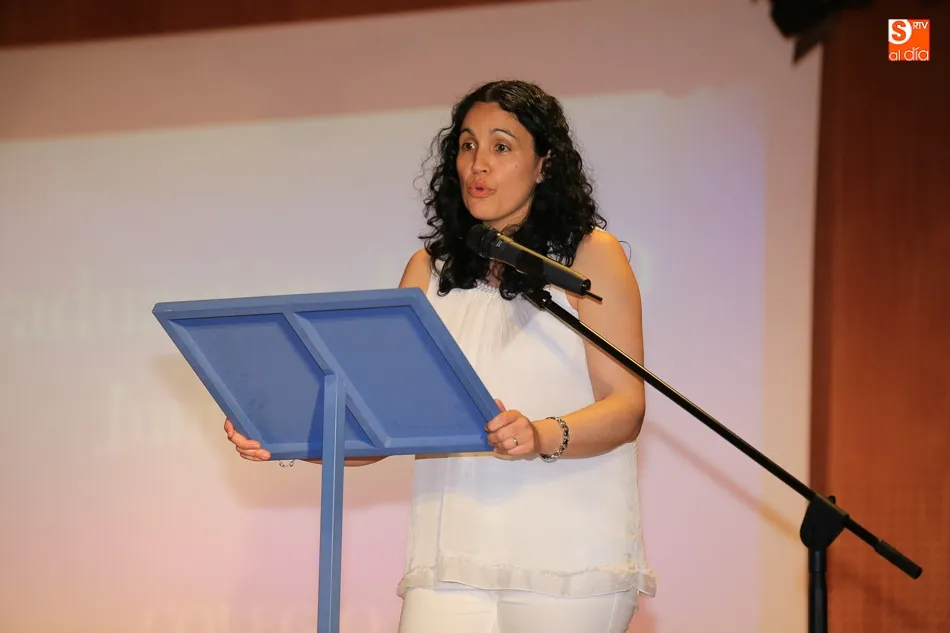 Foto 6 - Emotiva graduaci&oacute;n de los alumnos del colegio Antonio Machado en el Auditorio de Caja Duero