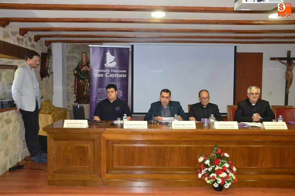 Foto 7 - El Seminario inicia las Jornadas por sus 250 a&ntilde;os con un repaso a sus m&aacute;s de 7.000 alumnos  