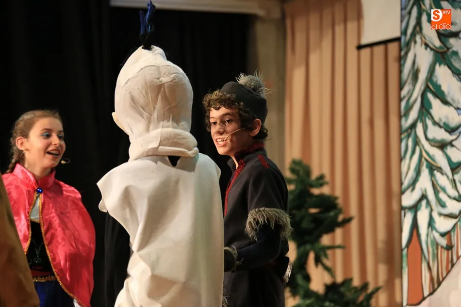 Foto 7 - Los alumnos del Campo Charro representan el musical &lsquo;Frozen, el reino de hielo&rsquo; en el Fray Luis