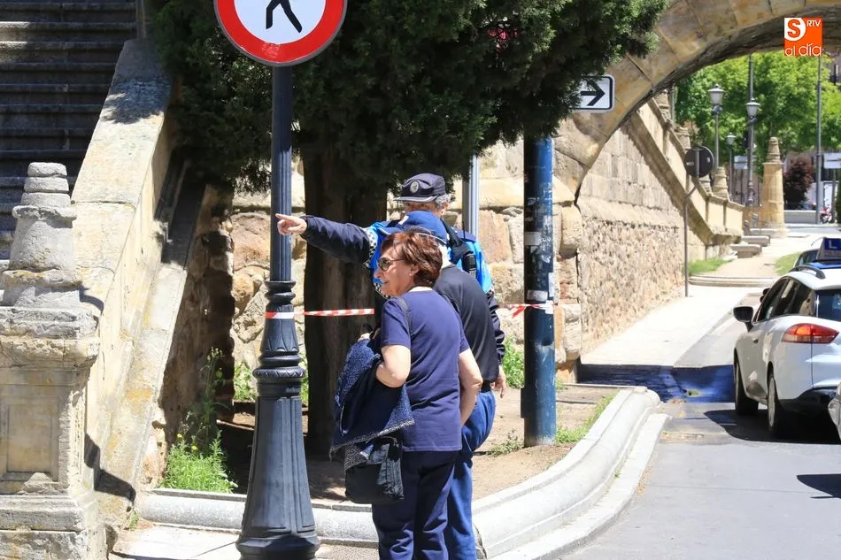 Foto 4 - Un cami&oacute;n golpea el arco del puente de la calle Arroyo de Santo Domingo