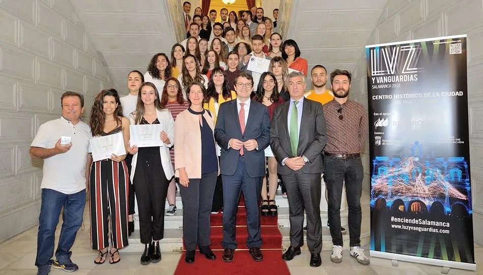 Artistas participantes y galardonados en este concurso