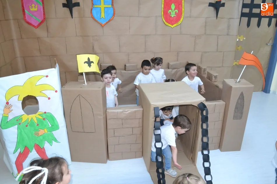 Foto 5 - La Escuela Infantil inviste a sus caballeros y princesas de la promoci&oacute;n 2015/2018  