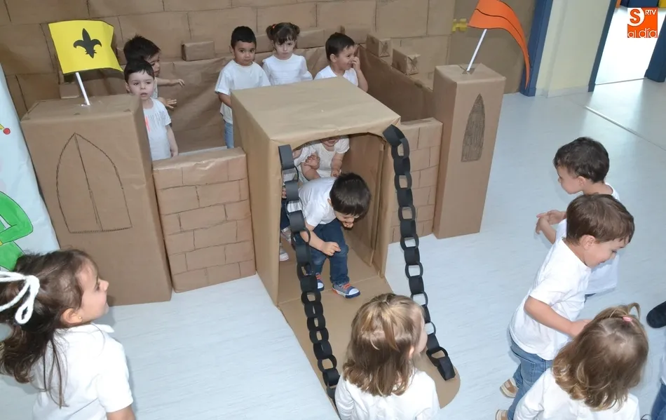 Foto 4 - La Escuela Infantil inviste a sus caballeros y princesas de la promoci&oacute;n 2015/2018  
