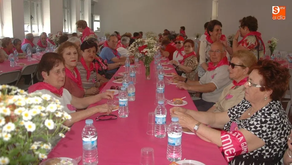 Cerca de 170 mayores de nueve localidades celebran en Mieza el fin de curso de gimnasia  