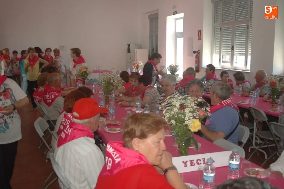 Foto 4 - Cerca de 170 mayores de nueve localidades celebran en Mieza el fin de curso de gimnasia  