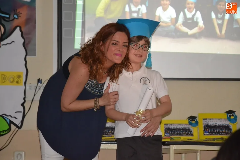Foto 11 - Misioneras-Santa Teresa grad&uacute;a a sus alumnos de Infantil en un acto repleto de emotividad  