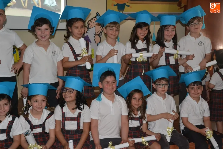 Foto 7 - Misioneras-Santa Teresa grad&uacute;a a sus alumnos de Infantil en un acto repleto de emotividad  