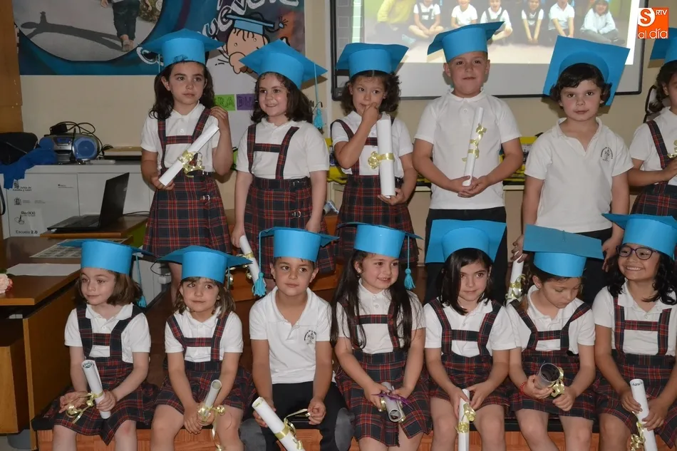 Foto 8 - Misioneras-Santa Teresa grad&uacute;a a sus alumnos de Infantil en un acto repleto de emotividad  