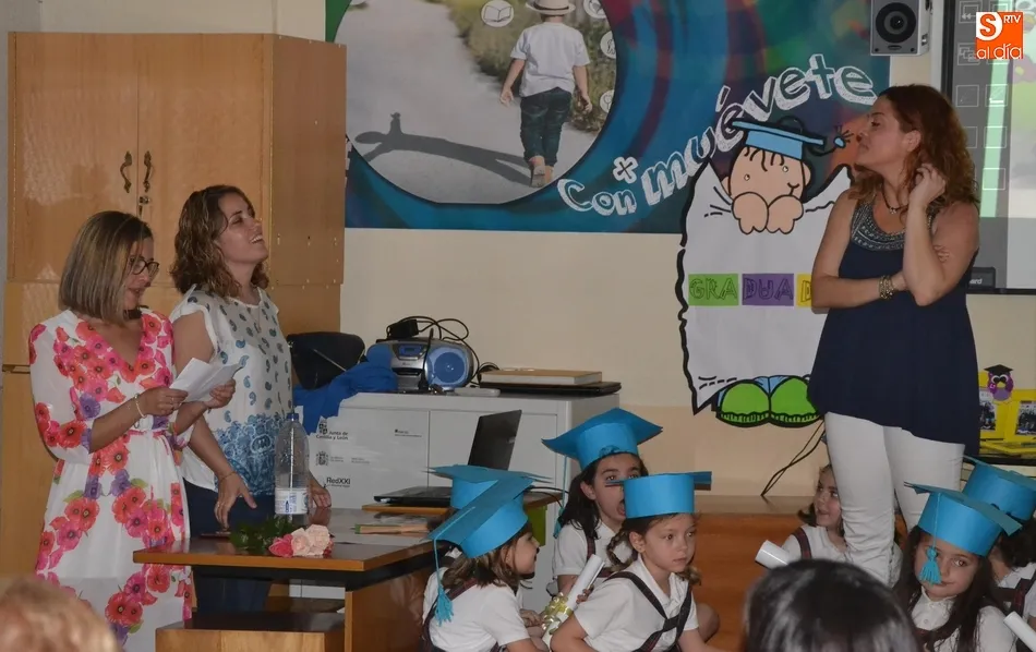Foto 3 - Misioneras-Santa Teresa grad&uacute;a a sus alumnos de Infantil en un acto repleto de emotividad  