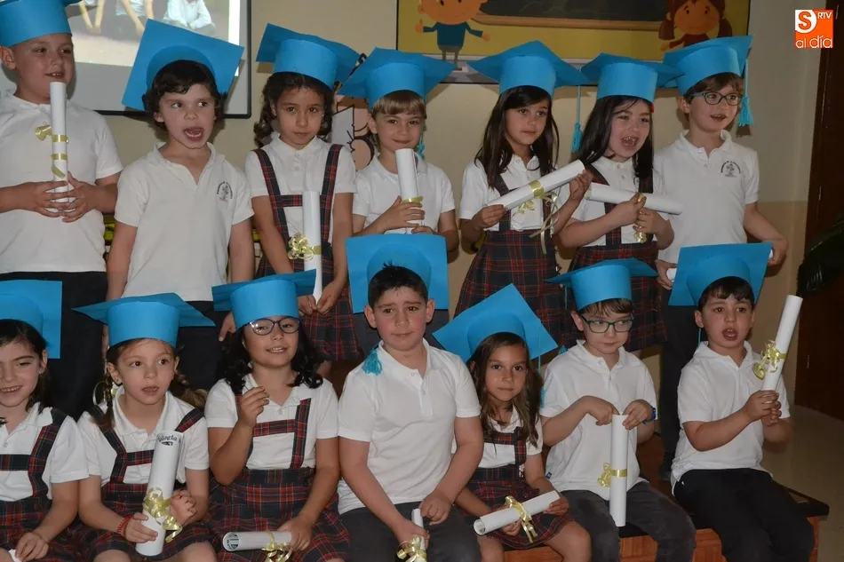 Foto 4 - Misioneras-Santa Teresa grad&uacute;a a sus alumnos de Infantil en un acto repleto de emotividad  