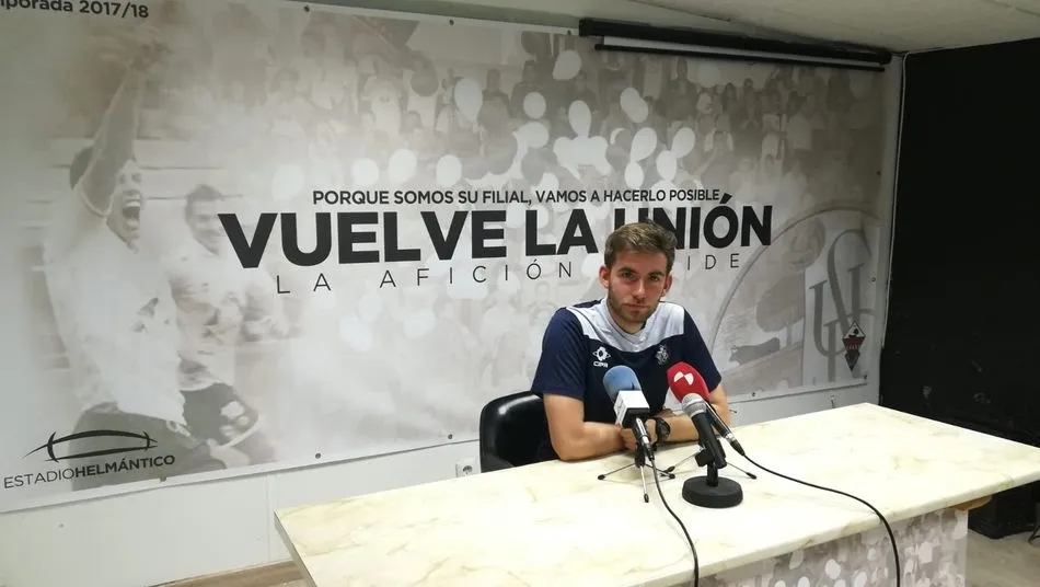 Pablo Cortés, antes de iniciar la rueda de prensa. Foto: www.cfsalmantinouds.com