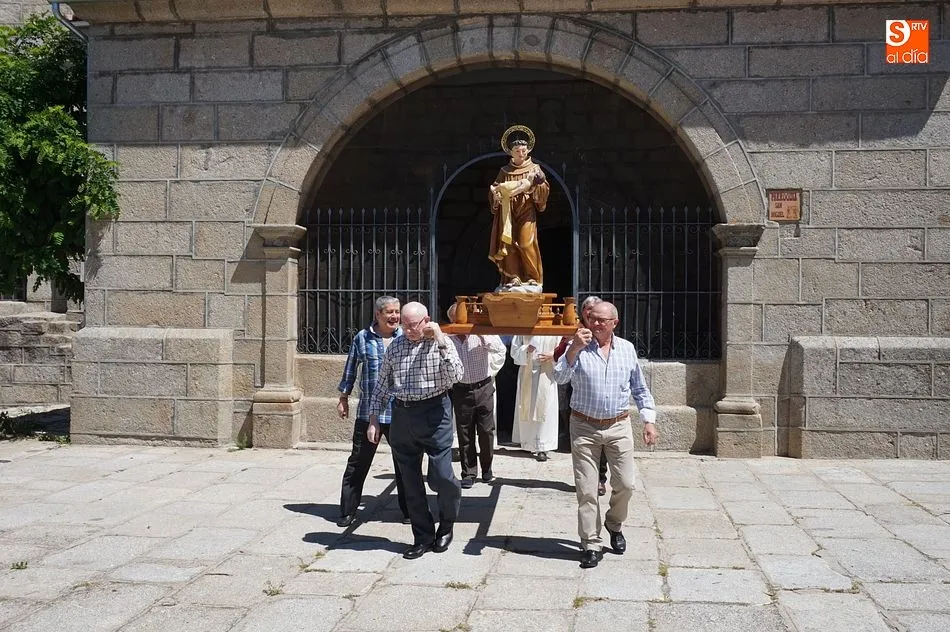 Foto 11 - Ledrada rinde homenaje a San Antonio