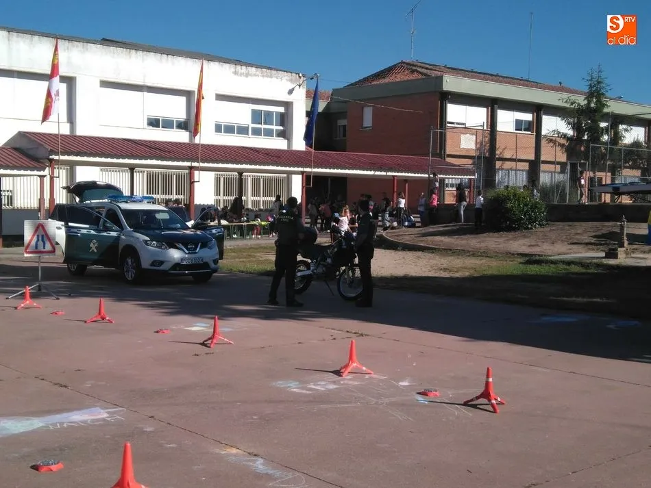 Foto 9 - La Guardia Civil muestra su trabajo a los escolares en una interesante jornada sobre Seguridad...