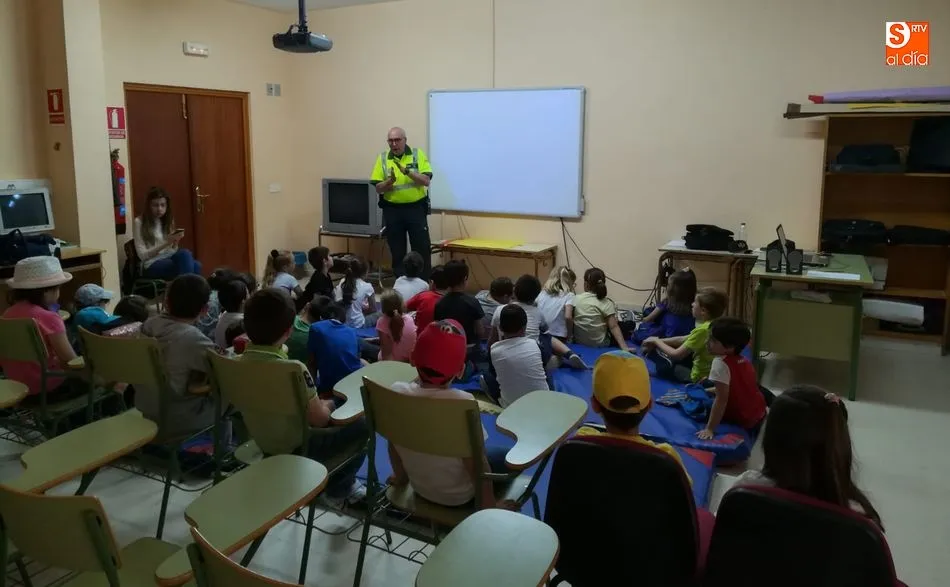 Foto 7 - La Guardia Civil muestra su trabajo a los escolares en una interesante jornada sobre Seguridad...