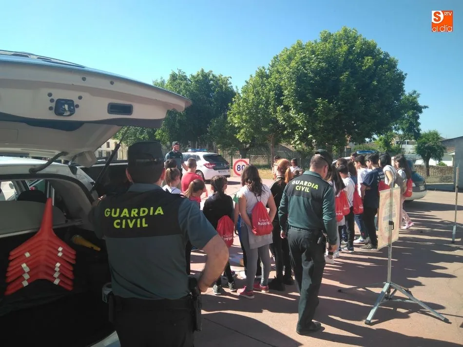 Foto 11 - La Guardia Civil muestra su trabajo a los escolares en una interesante jornada sobre Seguridad...