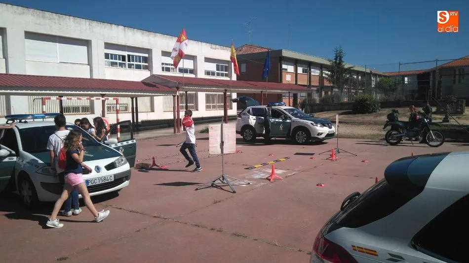 Foto 10 - La Guardia Civil muestra su trabajo a los escolares en una interesante jornada sobre Seguridad...