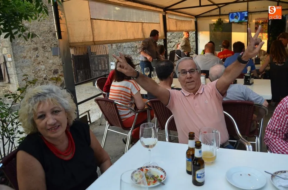 Foto 5 - Las terrazas y bares de B&eacute;jar se llenan de aficionados en el primer partido de la Selecci&oacute;n en...