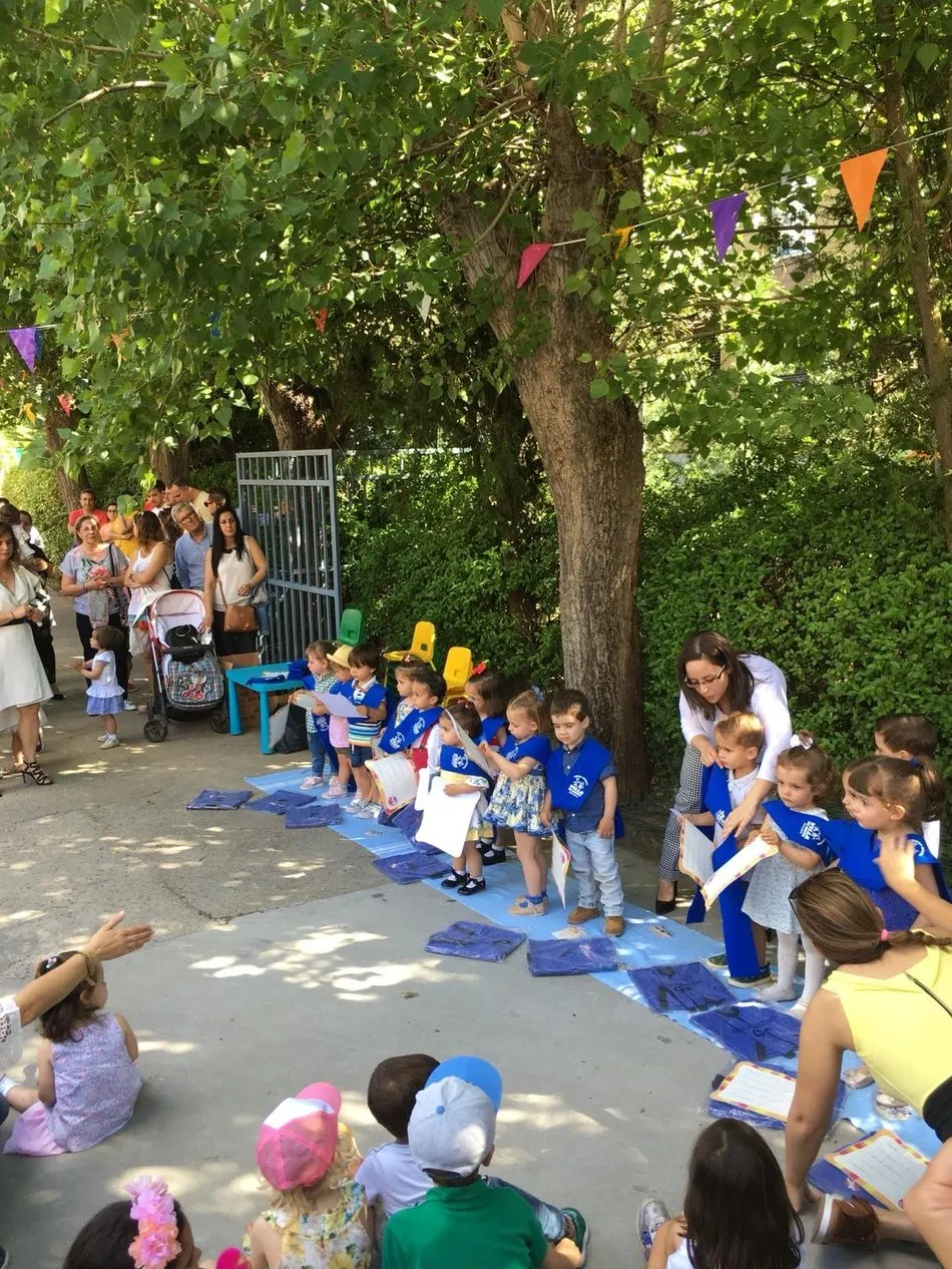Foto 3 - D&iacute;a de la familia y graduaci&oacute;n en la guarder&iacute;a del Colegio San Agust&iacute;n
