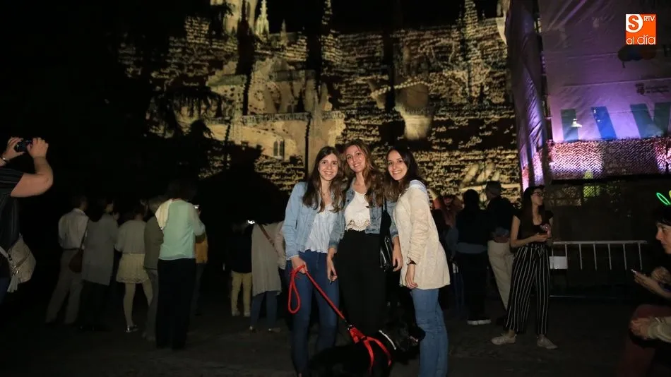 Tres jóvenes, durante una representación. Fotos: Alberto Martín