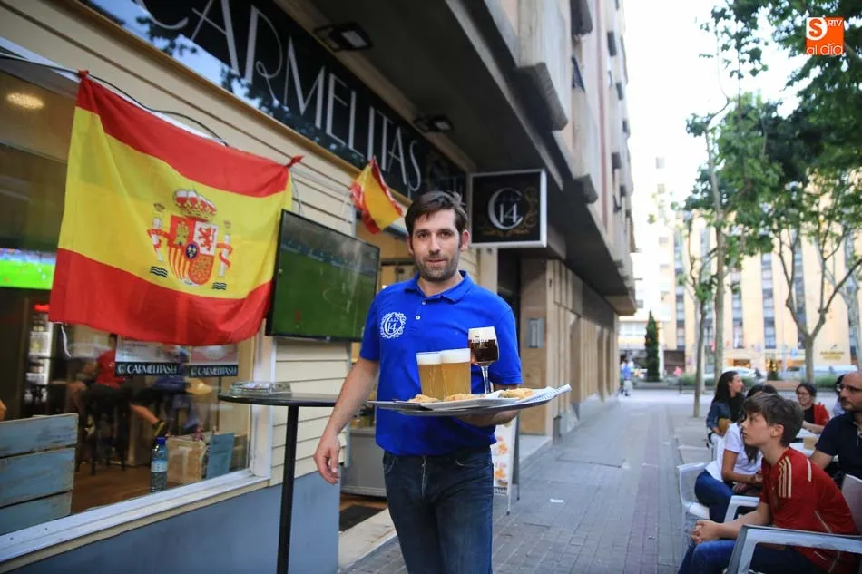 Foto 7 - El primer partido de la Selecci&oacute;n y el buen tiempo relanzan la temporada de terrazas en Salamanca