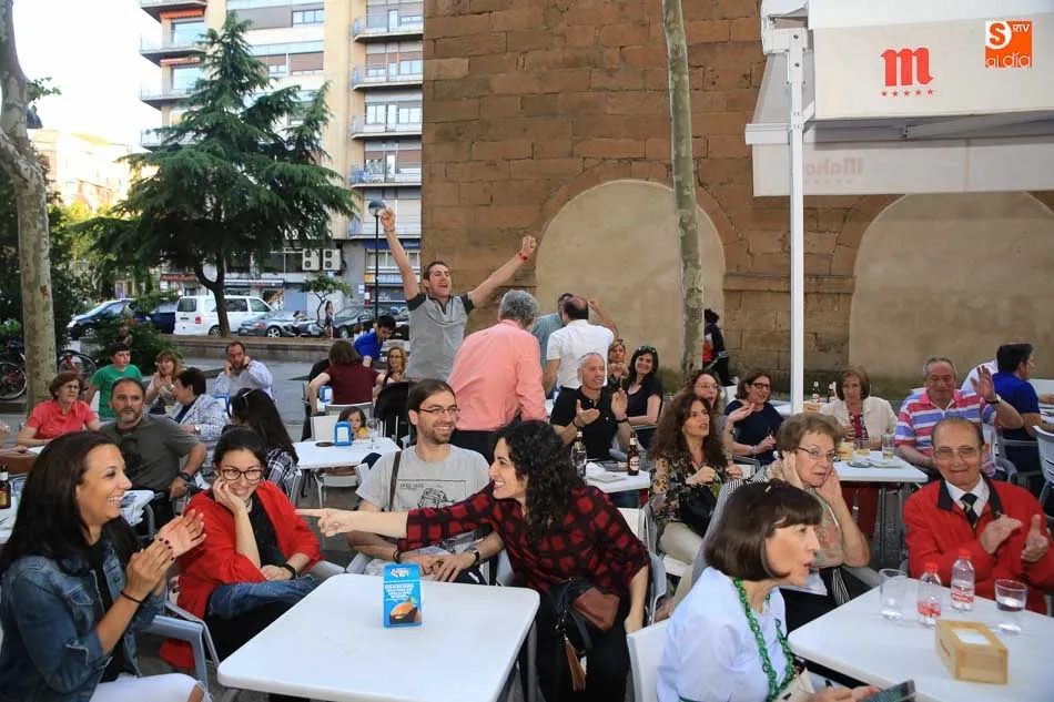 Foto 6 - El primer partido de la Selecci&oacute;n y el buen tiempo relanzan la temporada de terrazas en Salamanca