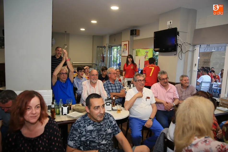 Foto 4 - El primer partido de la Selecci&oacute;n y el buen tiempo relanzan la temporada de terrazas en Salamanca