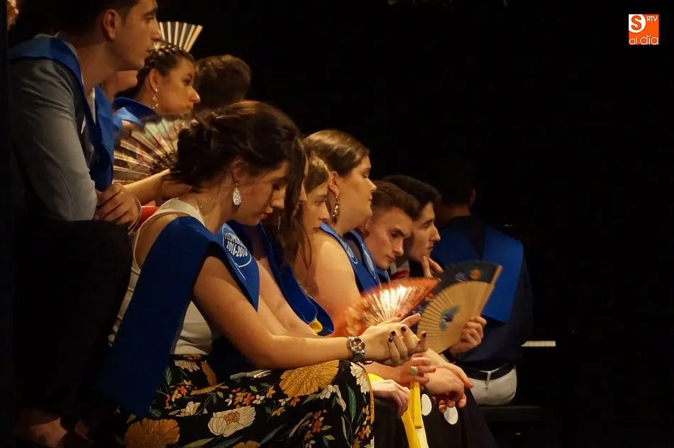 Foto 7 - Medio centenar de alumnos del IES V&iacute;a de la Plata despiden su etapa educativa en la villa