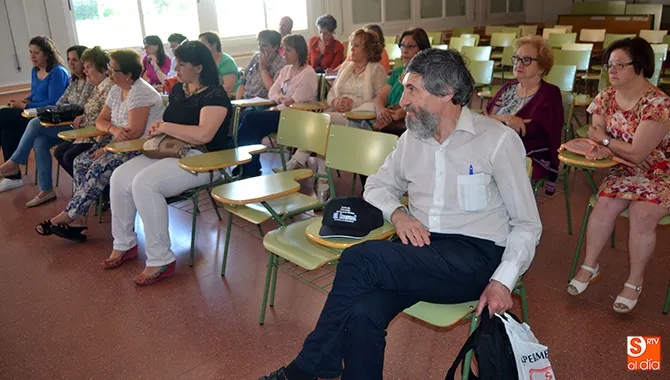 Foto 2 - Higinio Orgaz y Charo Alonso presentan sus libros en el Centro de educaci&oacute;n para adultos&nbsp;