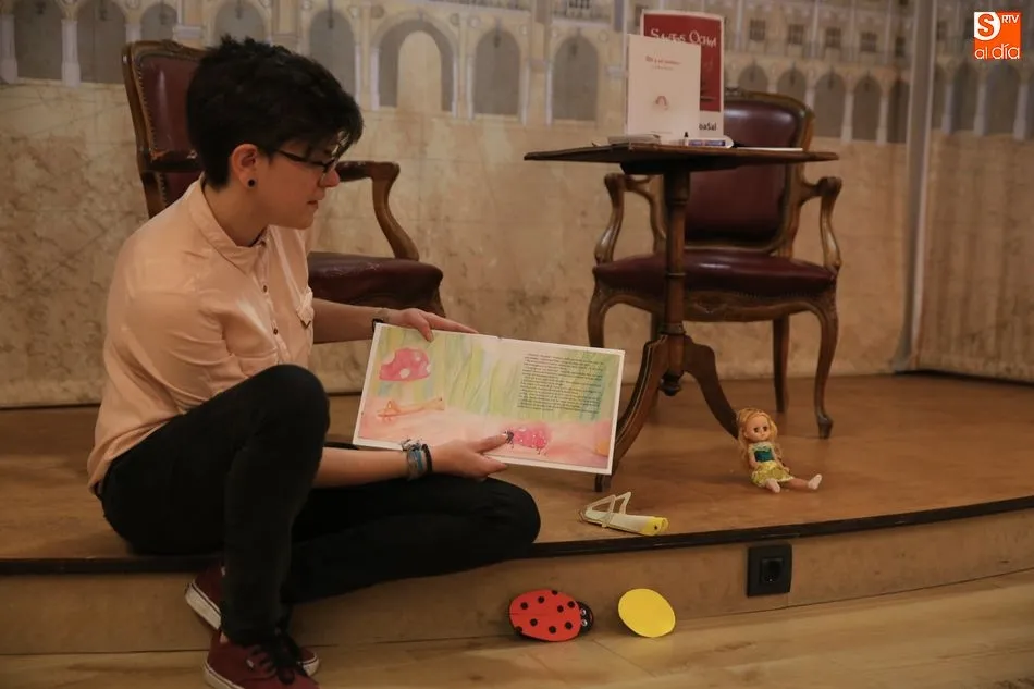 Foto 4 - Rebeca Lozano deleita al p&uacute;blico infantil con las aventuras de Rita, una mariquita feliz