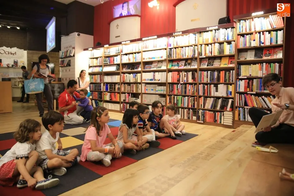 Foto 3 - Rebeca Lozano deleita al p&uacute;blico infantil con las aventuras de Rita, una mariquita feliz