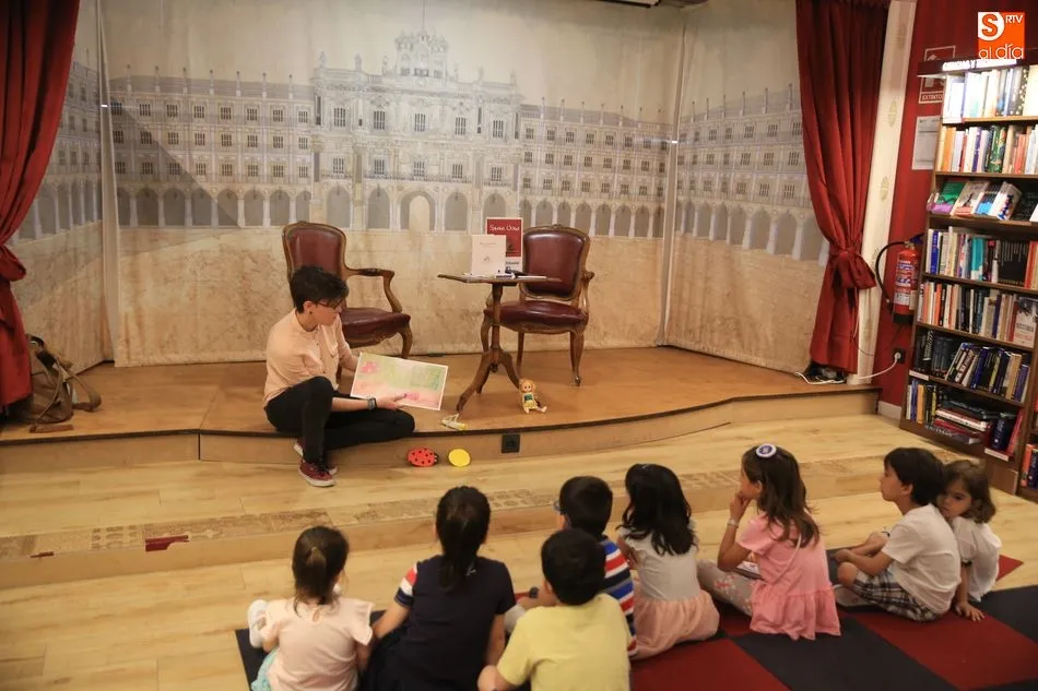 Foto 2 - Rebeca Lozano deleita al p&uacute;blico infantil con las aventuras de Rita, una mariquita feliz