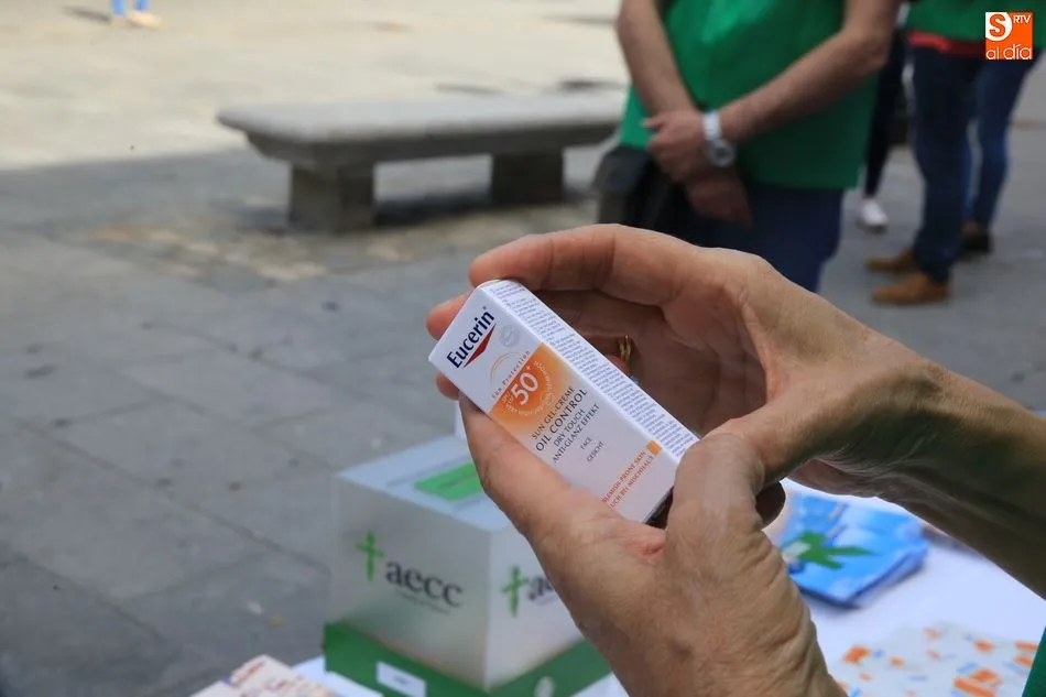 Foto 8 - Dermat&oacute;logos del Cl&iacute;nico y la AECC recuerdan la importancia de protegerse del sol