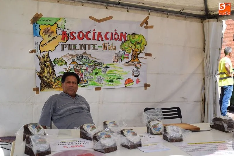 Foto 8 - La artesan&iacute;a y la alimentaci&oacute;n re&uacute;nen a cuarenta expositores en Alba de Tormes
